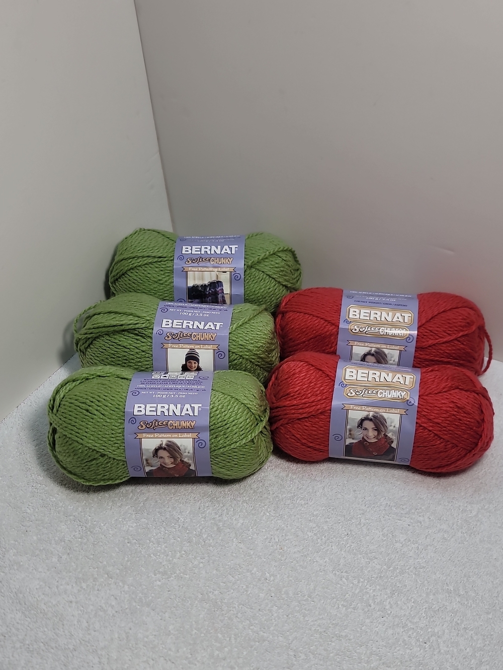 Softee Chunky Yarn - 3 Green  2 Red NWOT